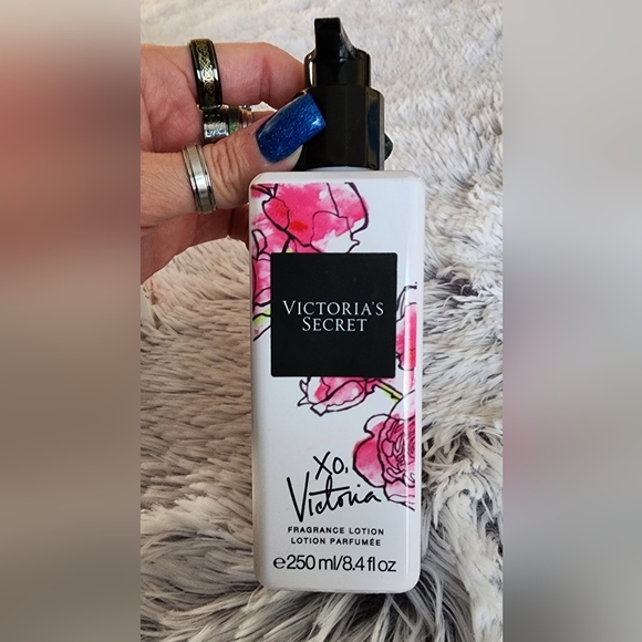 XO Victoria Set NWT 2 Piece Perfume and Lotion - Picture 2 of 5